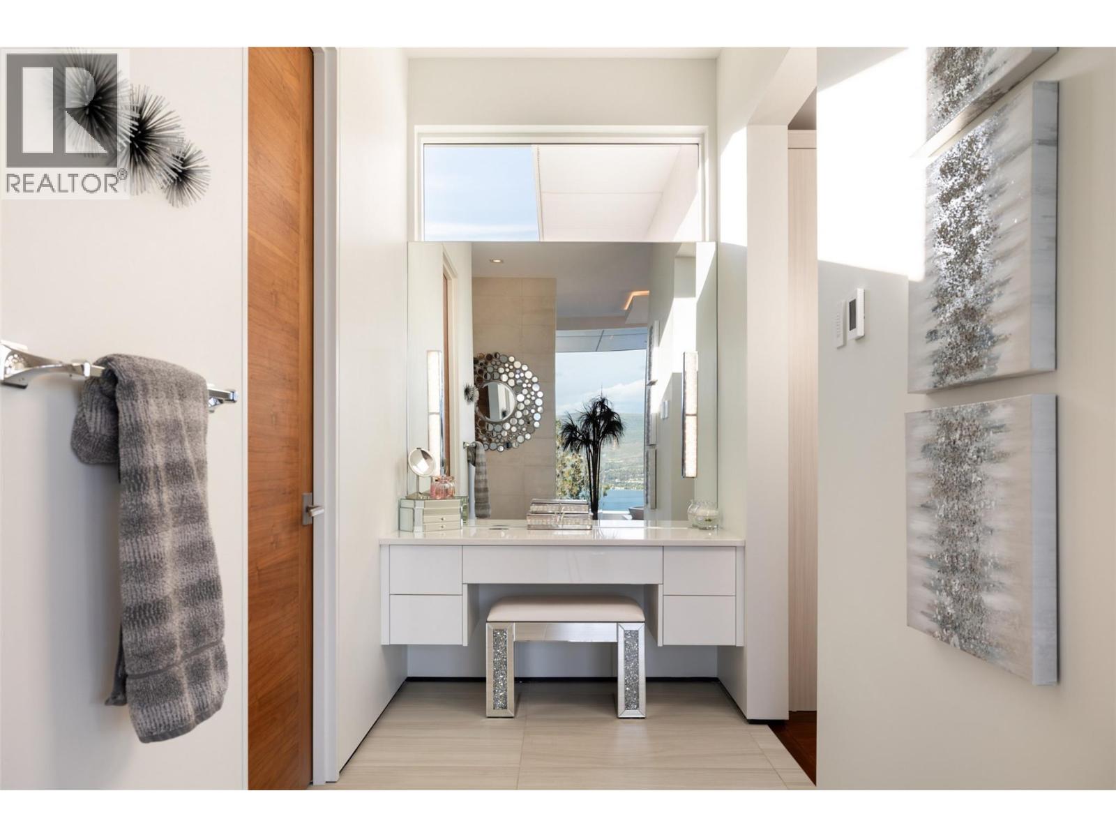  2469 Thacker Drive, West Kelowna