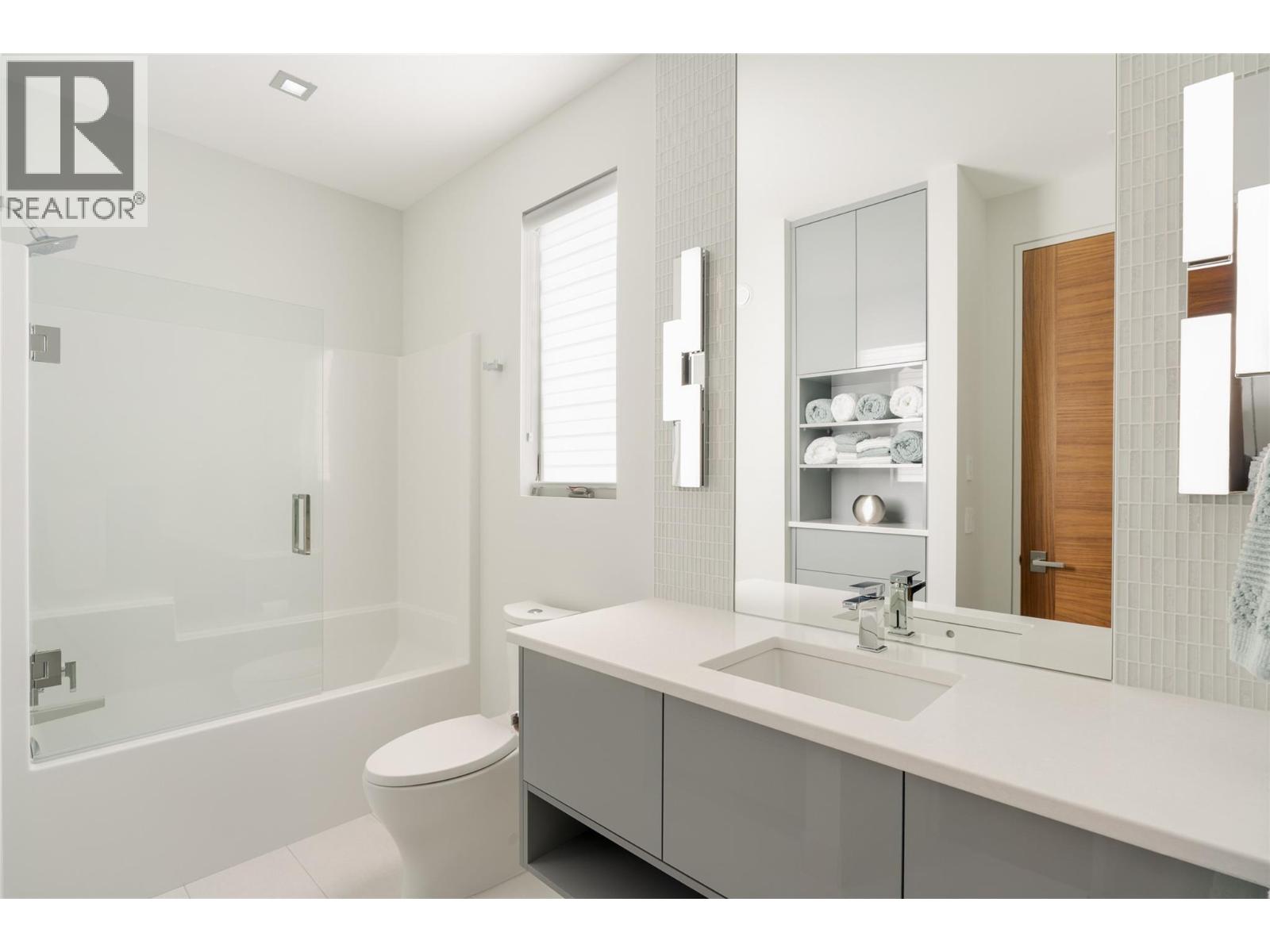  2469 Thacker Drive, West Kelowna