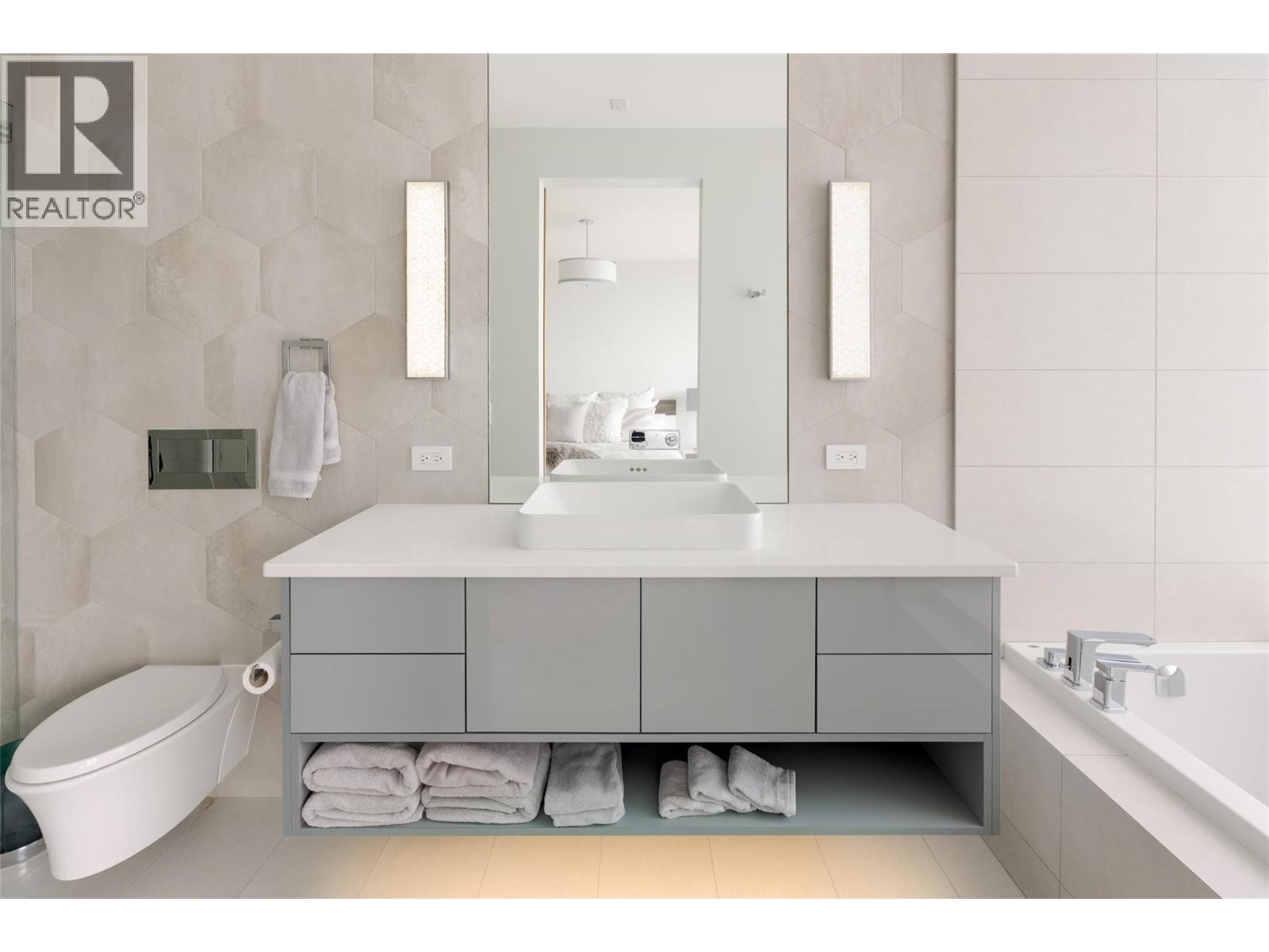  2469 Thacker Drive, West Kelowna