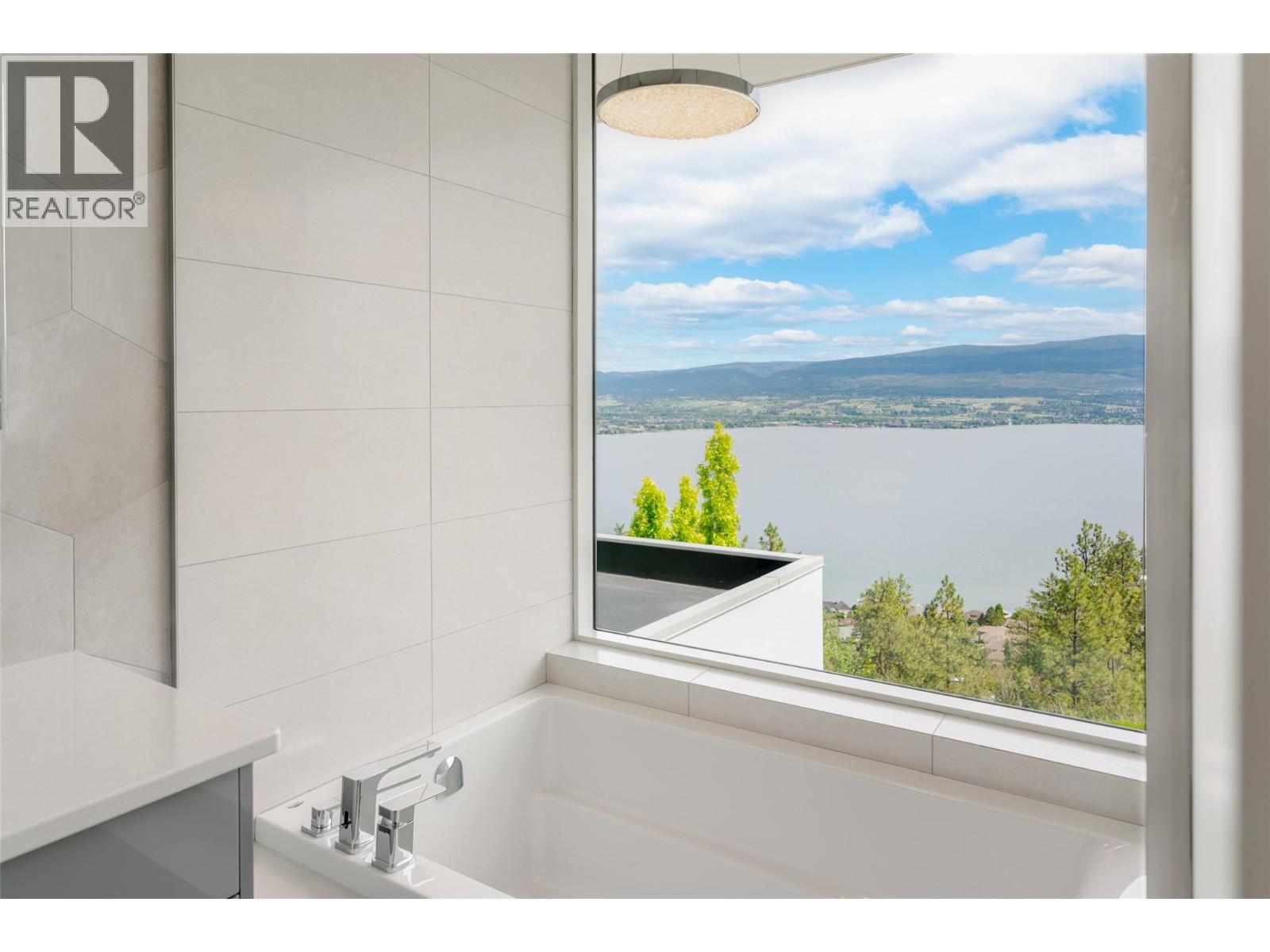  2469 Thacker Drive, West Kelowna
