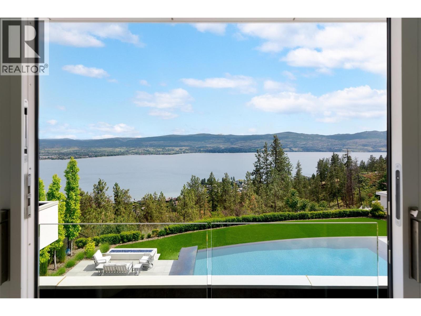  2469 Thacker Drive, West Kelowna