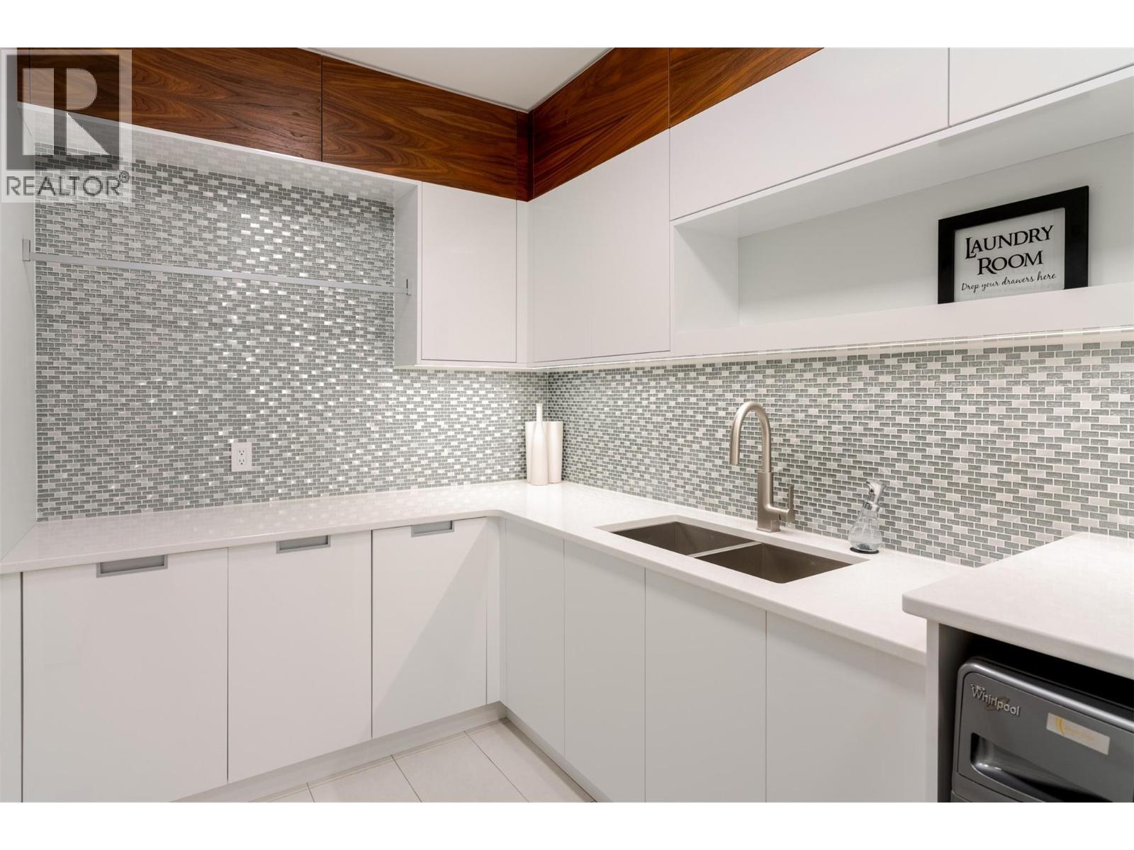  2469 Thacker Drive, West Kelowna