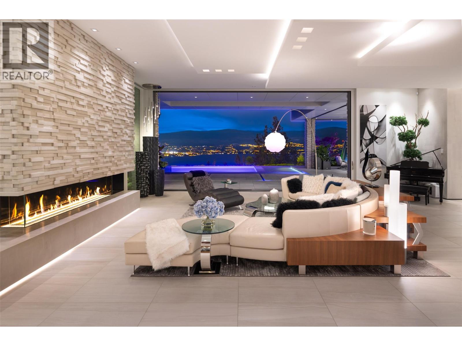  2469 Thacker Drive, West Kelowna