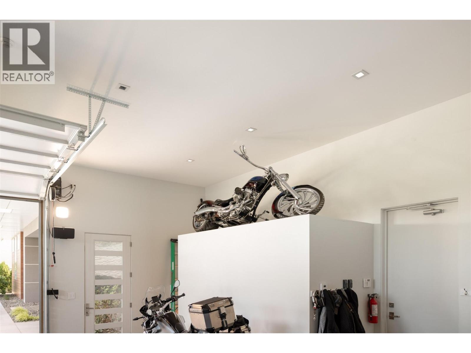  2469 Thacker Drive, West Kelowna