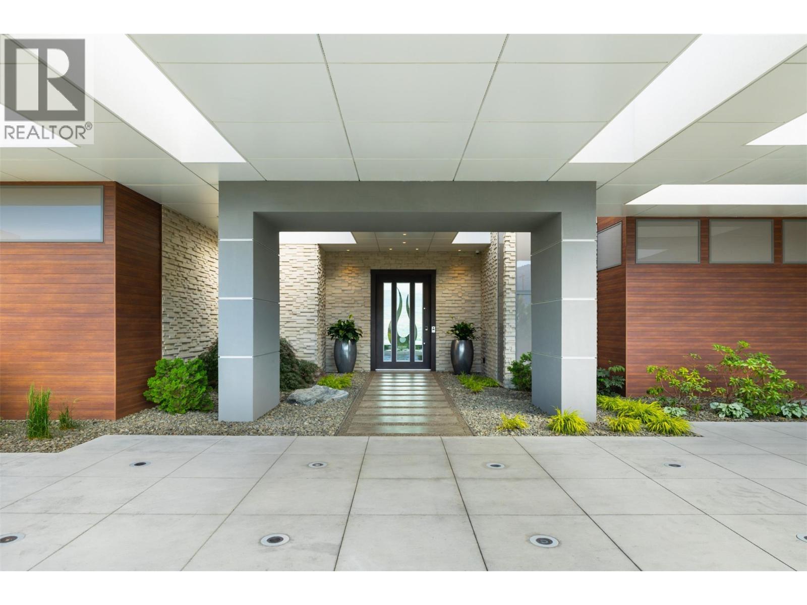  2469 Thacker Drive, West Kelowna