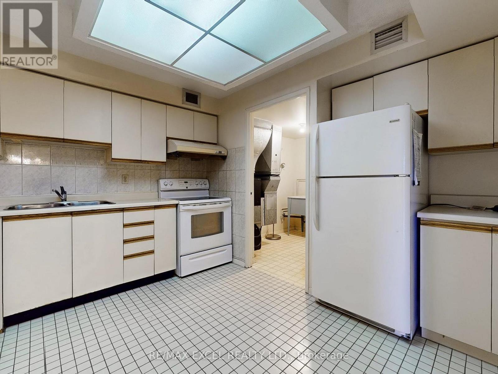 #406 188 SPADINA AVENUE - 8