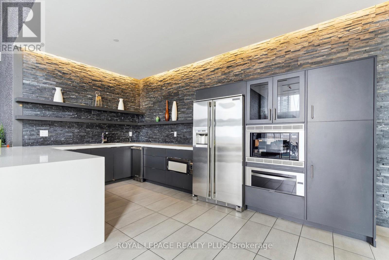 #603 365 PRINCE OF WALES DRIVE - 39