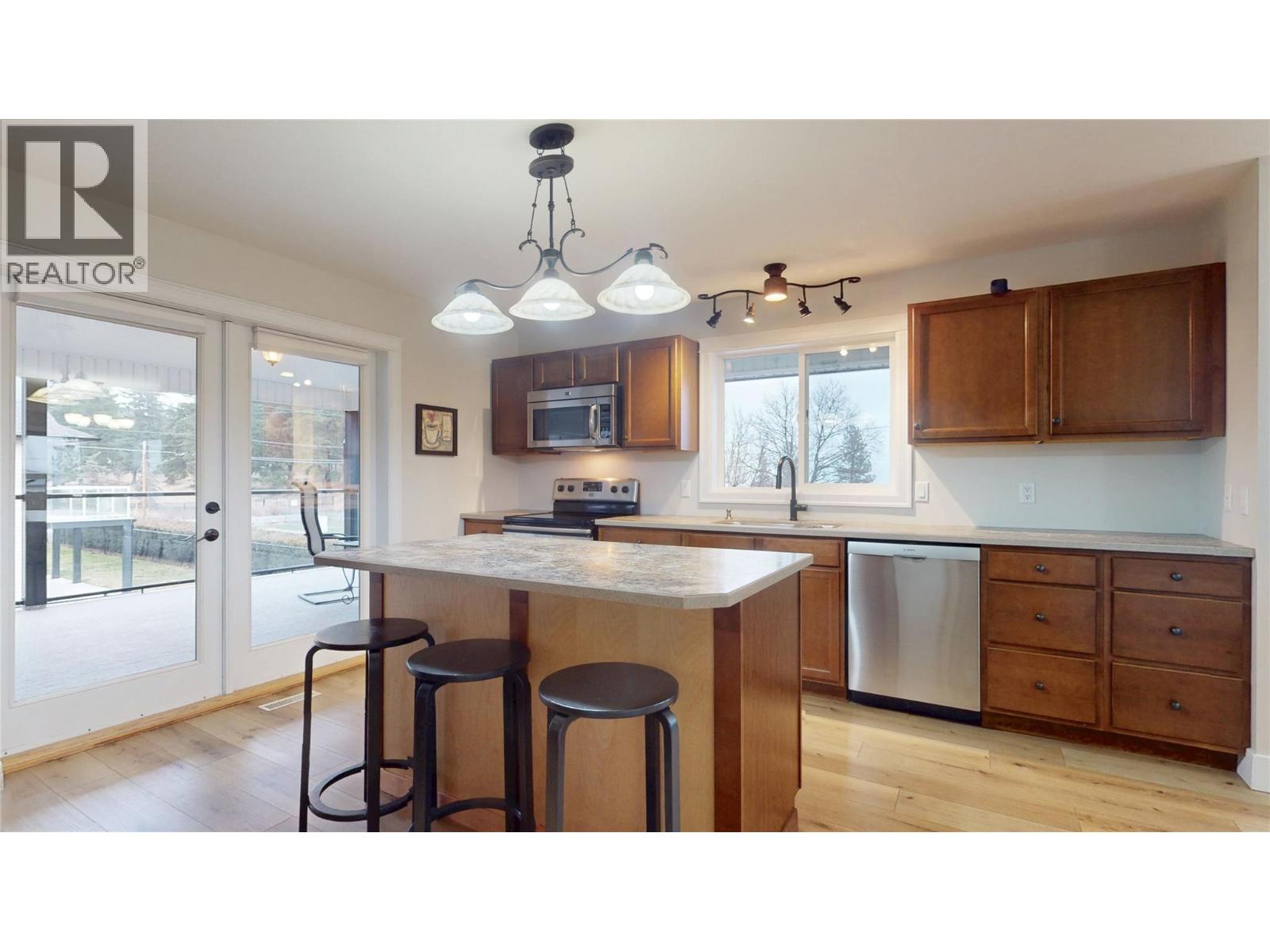 5749 MacKenzie Road, Peachland