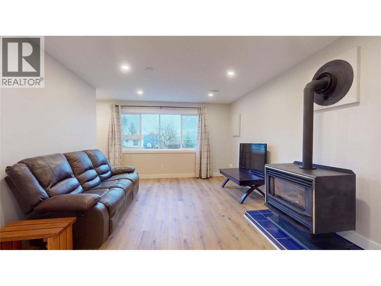 5749 MacKenzie Road, Peachland