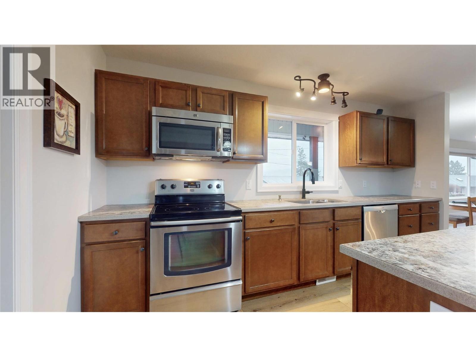 5749 MacKenzie Road, Peachland