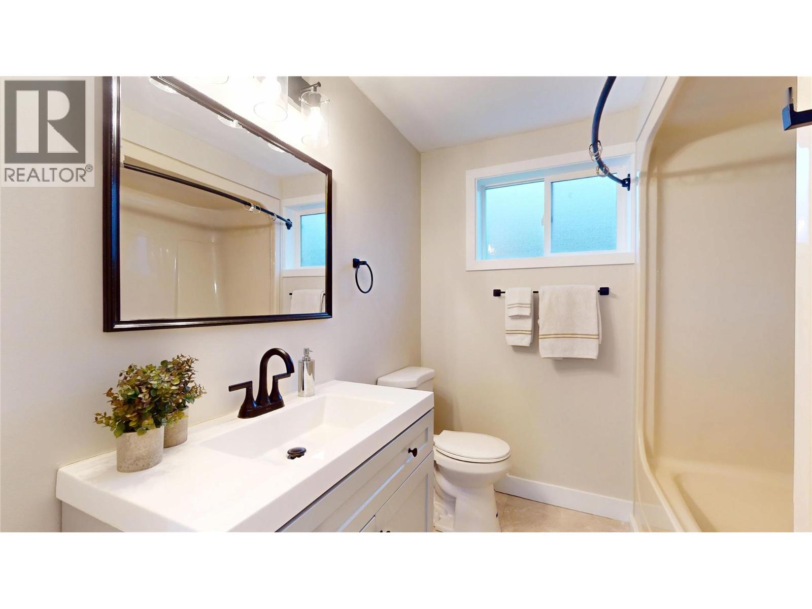 5749 MacKenzie Road, Peachland