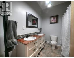 4pc Bathroom - 240 Arrow Park Demars Road, Nakusp, BC V0G1R1 Photo 8