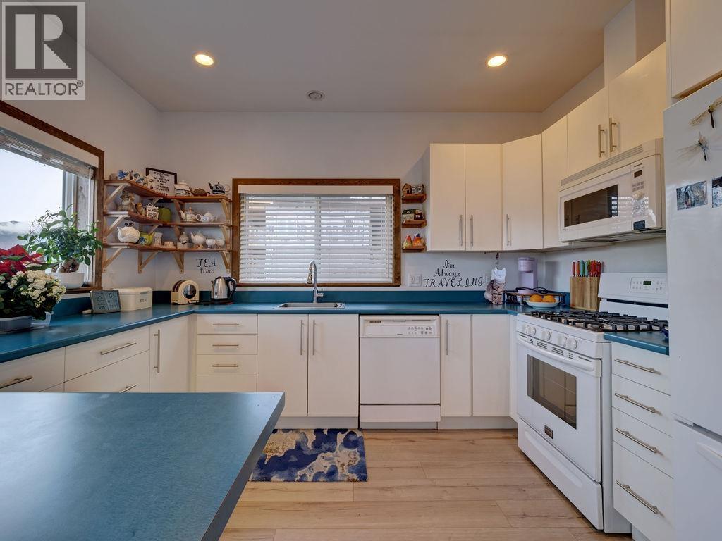 5280 CECIL HILL ROAD, Madeira Park