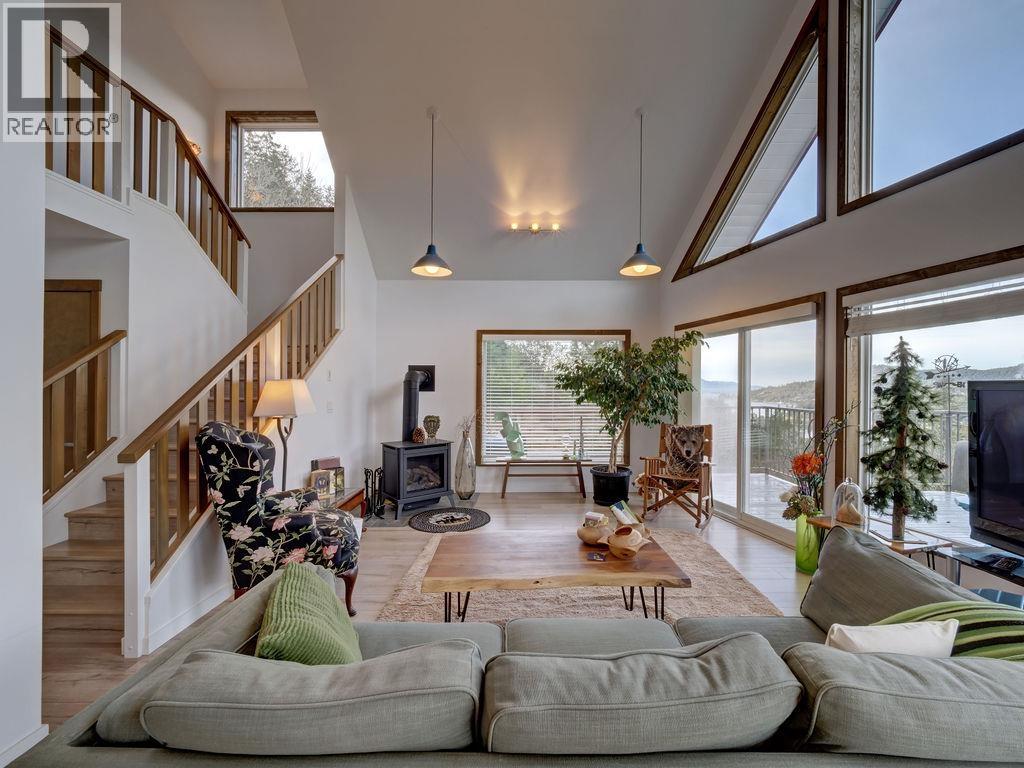 5280 CECIL HILL ROAD, Madeira Park