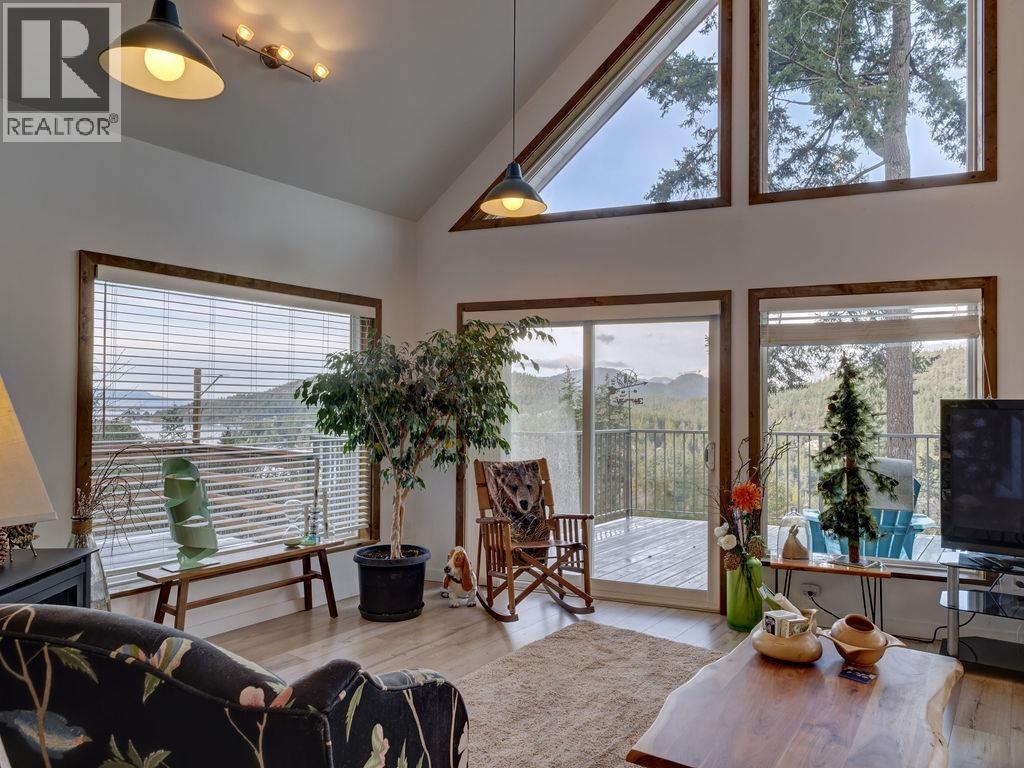 5280 CECIL HILL ROAD, Madeira Park