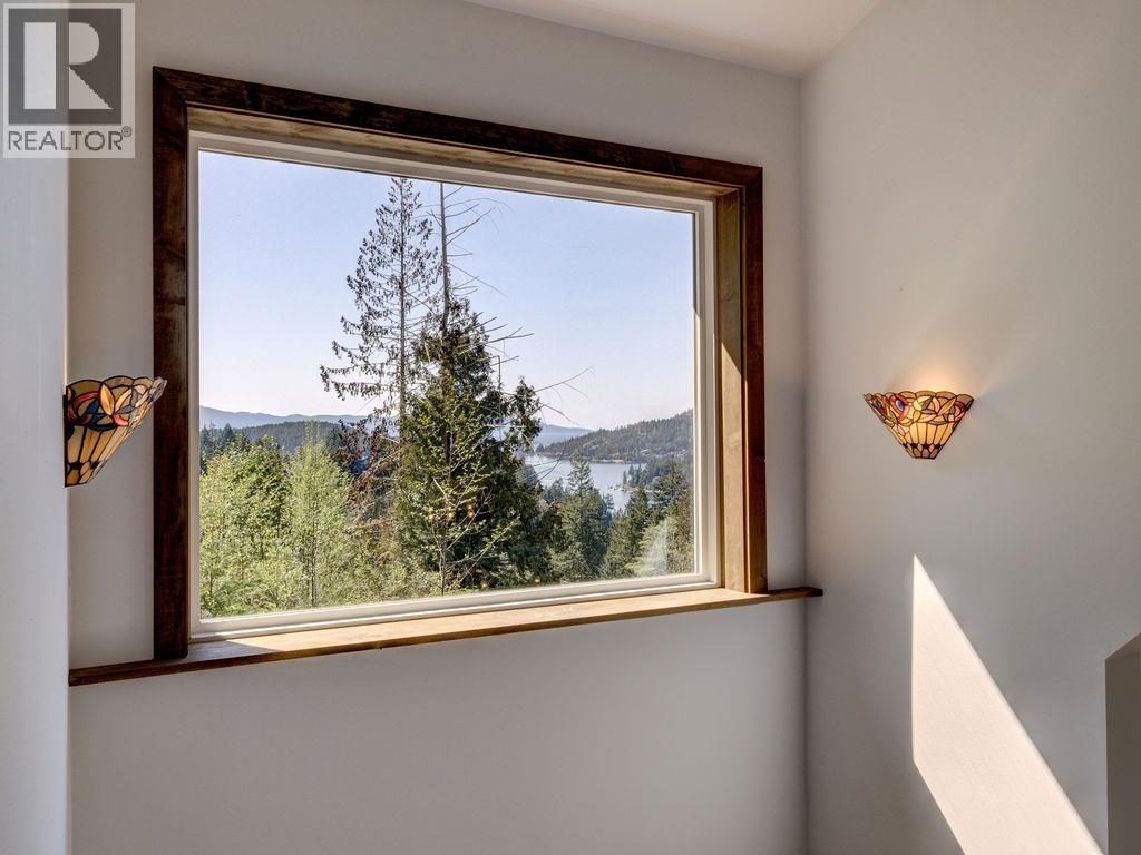 5280 CECIL HILL ROAD, Madeira Park