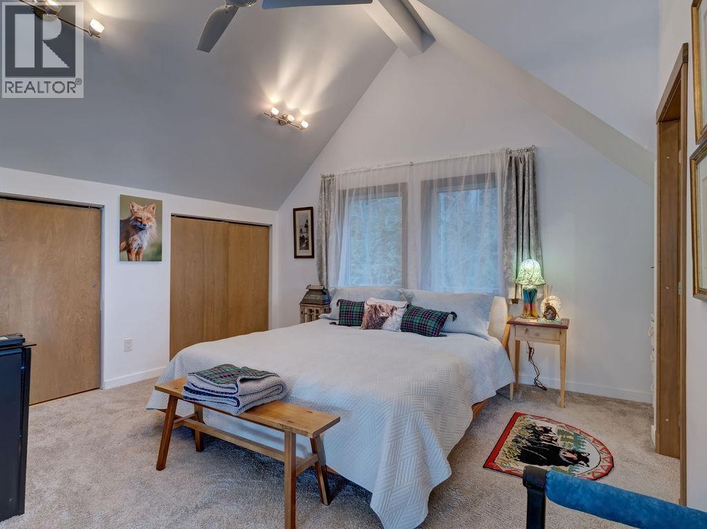 5280 CECIL HILL ROAD, Madeira Park