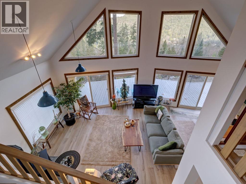 5280 CECIL HILL ROAD, Madeira Park