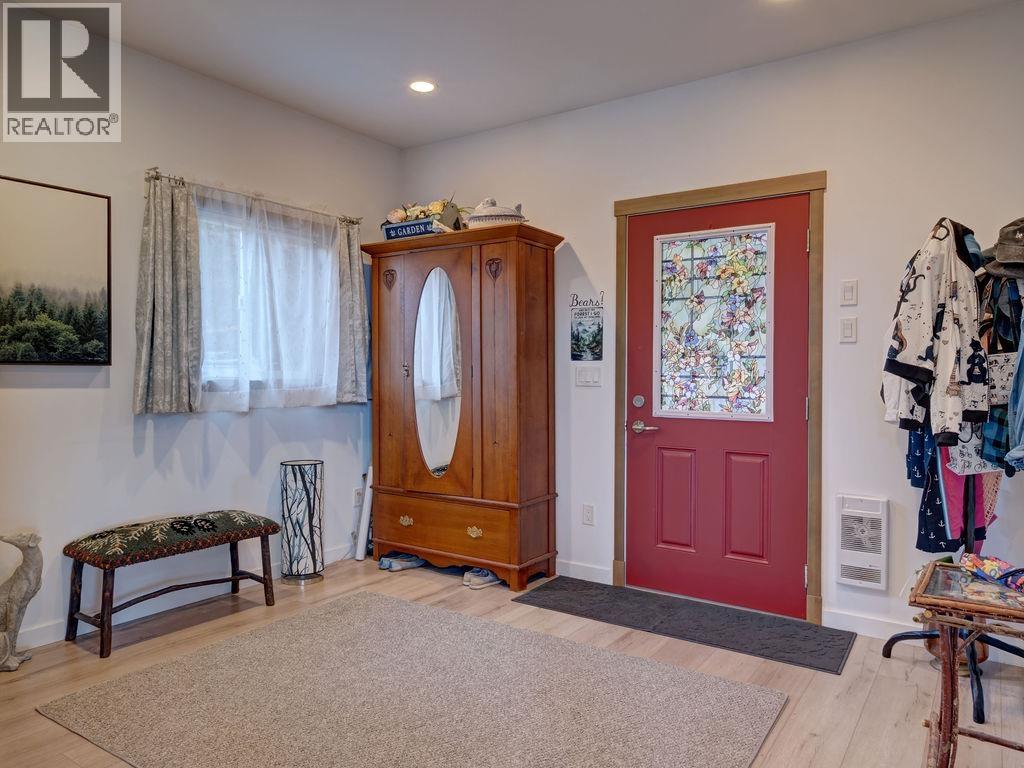 5280 CECIL HILL ROAD, Madeira Park