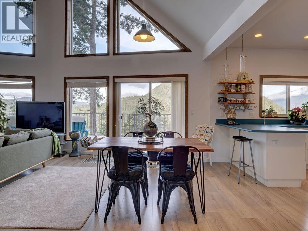 5280 CECIL HILL ROAD, Madeira Park