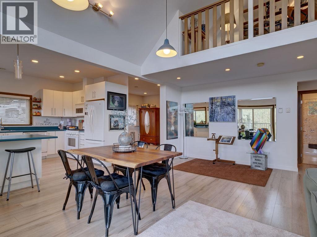 5280 CECIL HILL ROAD, Madeira Park