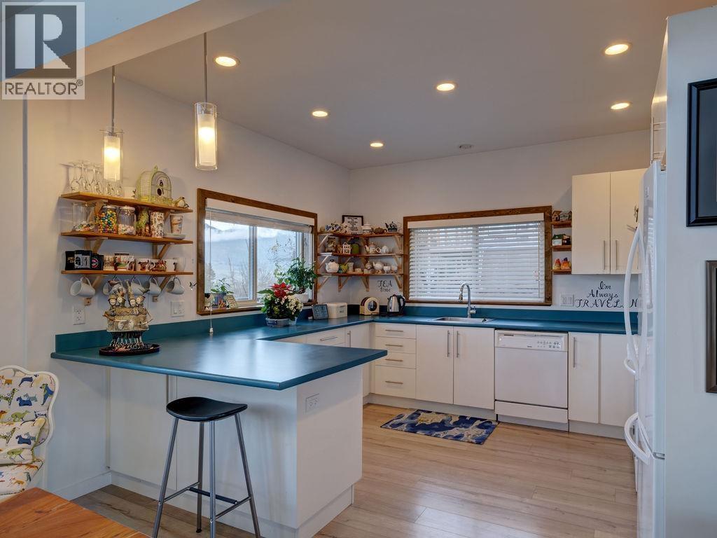 5280 CECIL HILL ROAD, Madeira Park