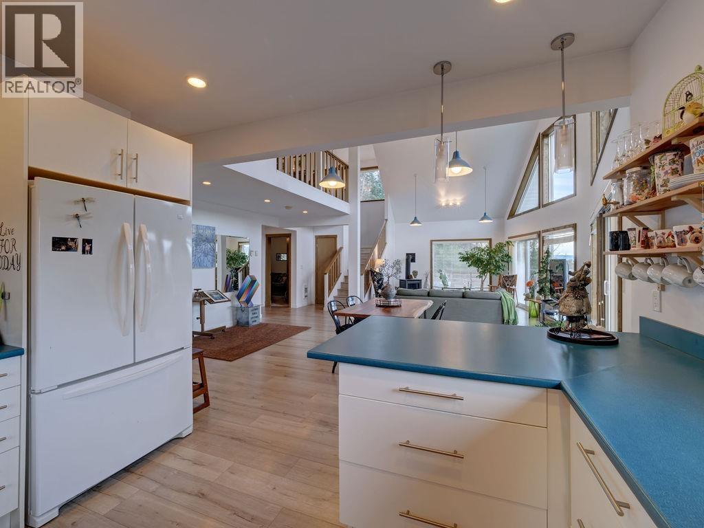 5280 CECIL HILL ROAD, Madeira Park