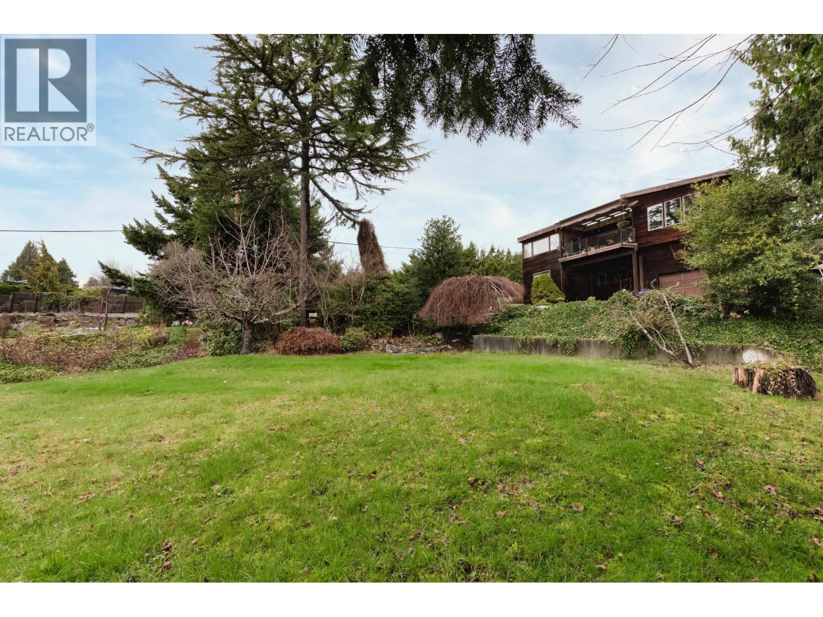 4908 LAUREL AVENUE, Sechelt