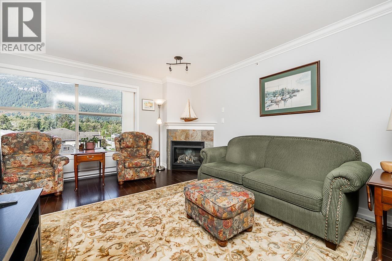 402 1310 VICTORIA STREET, Squamish