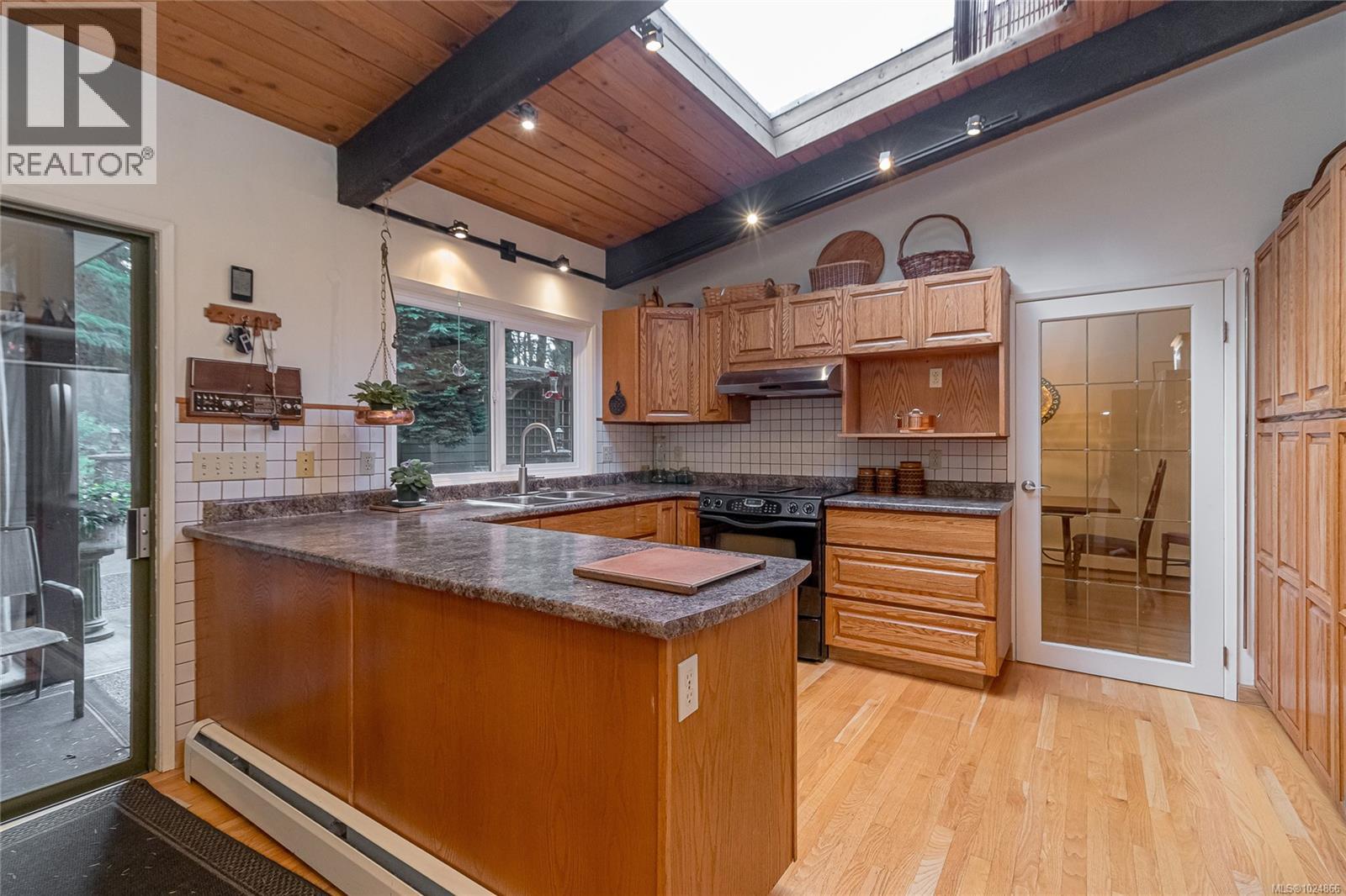 9565 Ardmore Dr, North Saanich