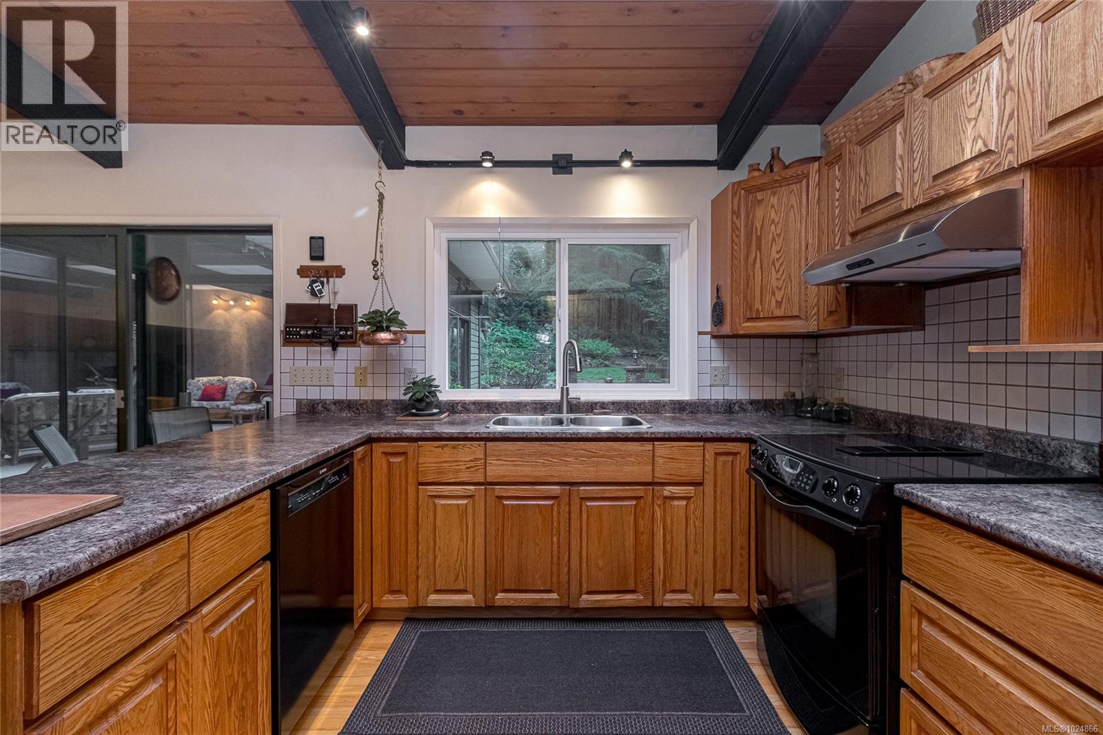 9565 Ardmore Dr, North Saanich