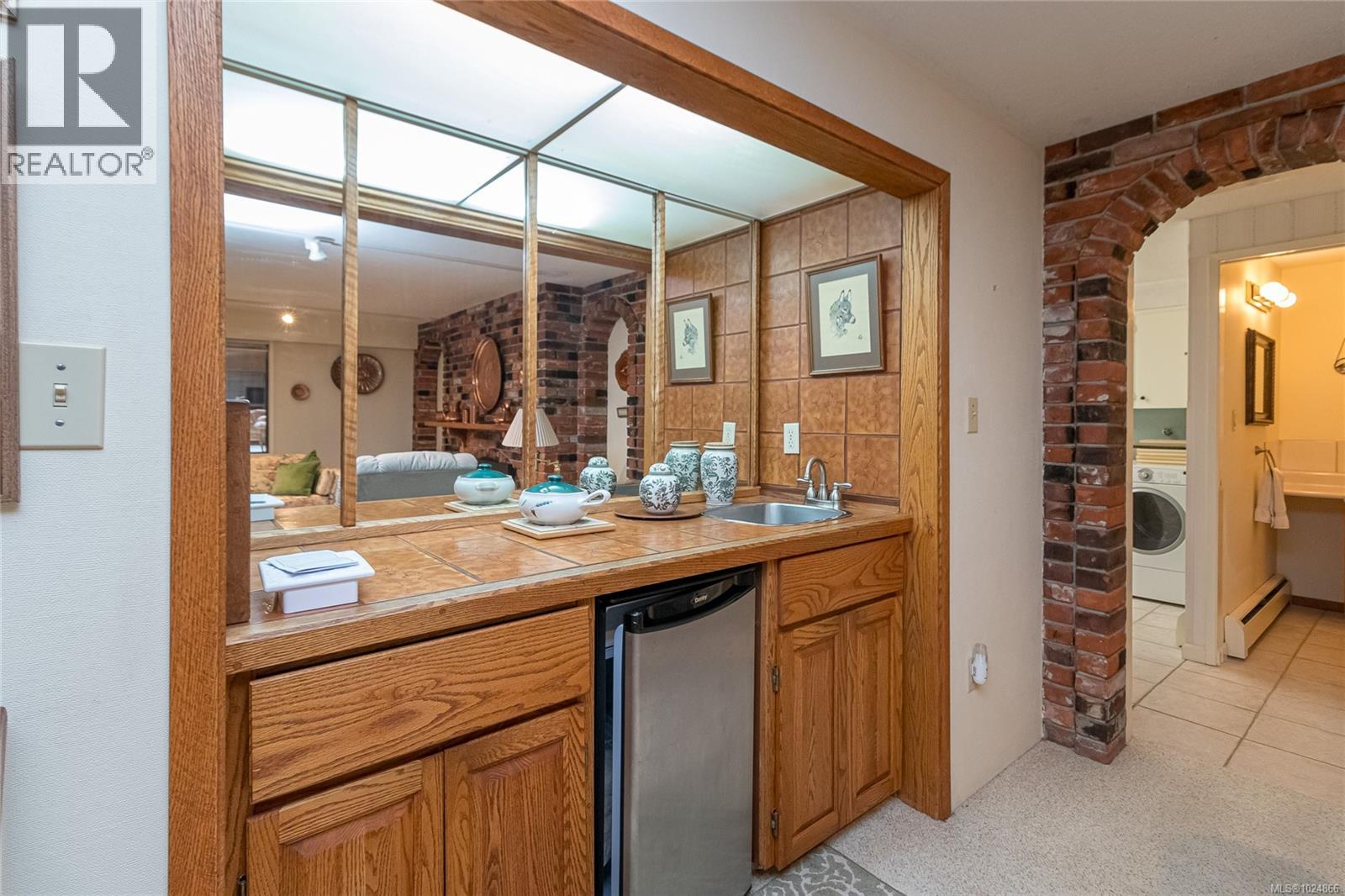 9565 Ardmore Dr, North Saanich