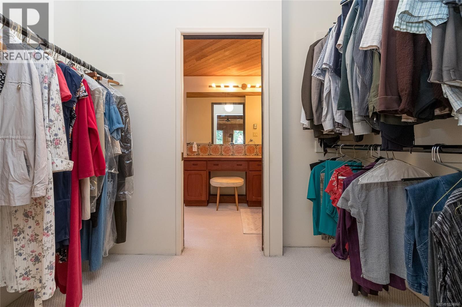 9565 Ardmore Dr, North Saanich