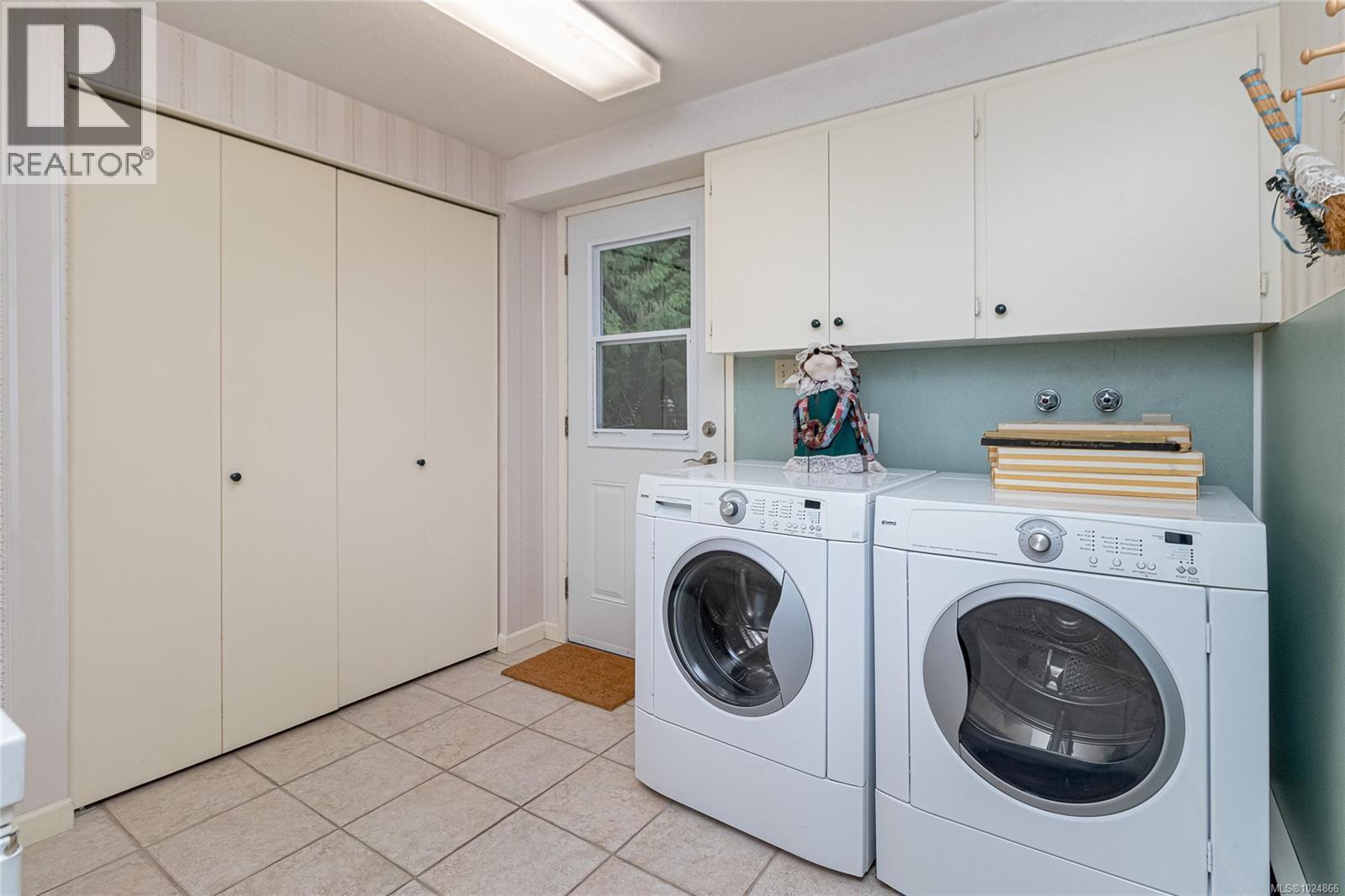 9565 Ardmore Dr, North Saanich