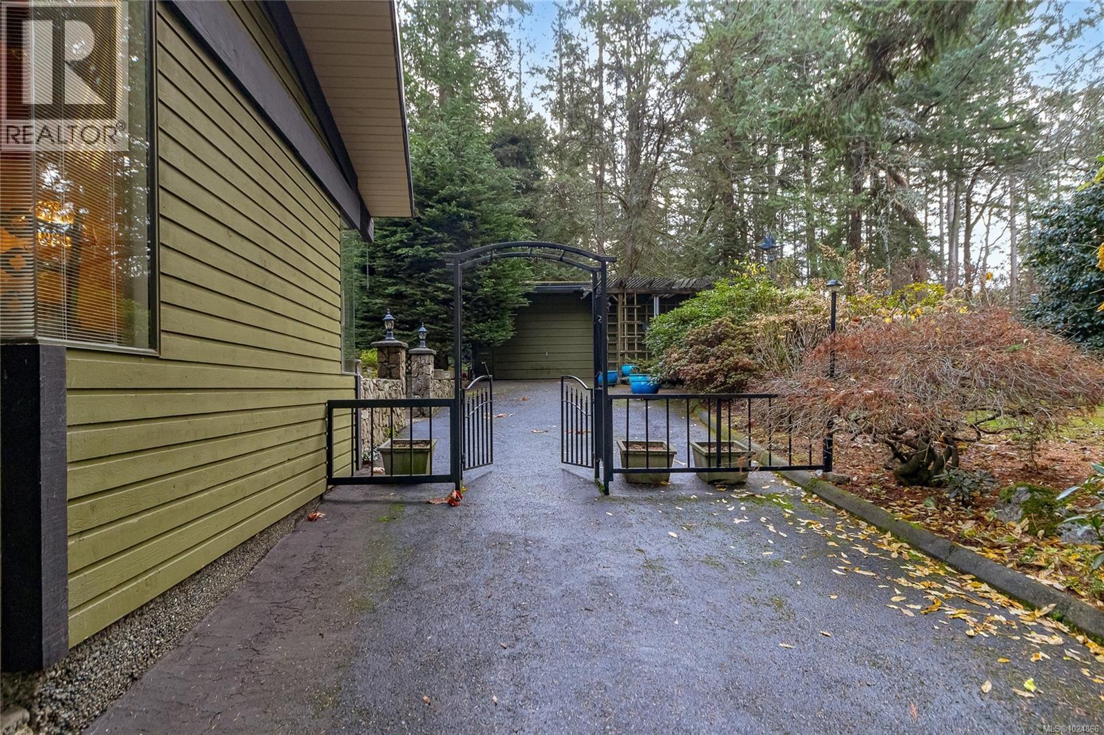 9565 Ardmore Dr, North Saanich