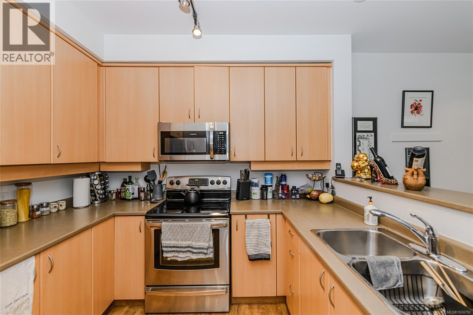 206D 1115 Craigflower Rd, Esquimalt