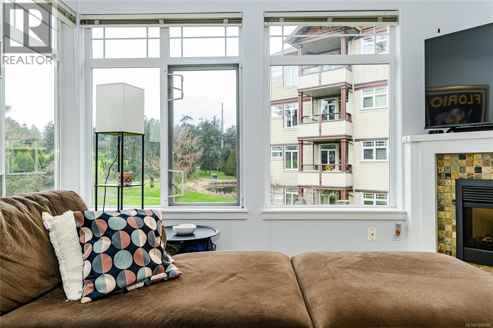 206D 1115 Craigflower Rd, Esquimalt