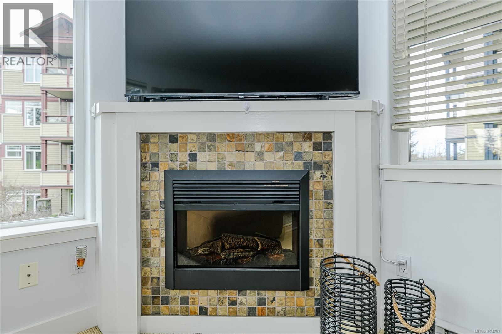 206D 1115 Craigflower Rd, Esquimalt