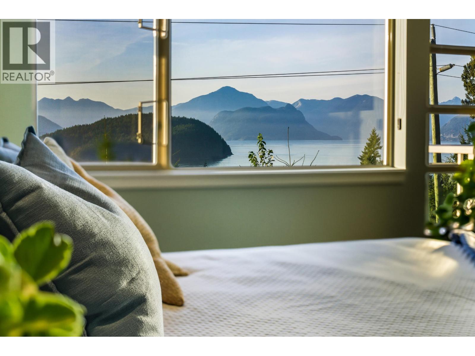 8519 SEASCAPE DRIVE, West Vancouver