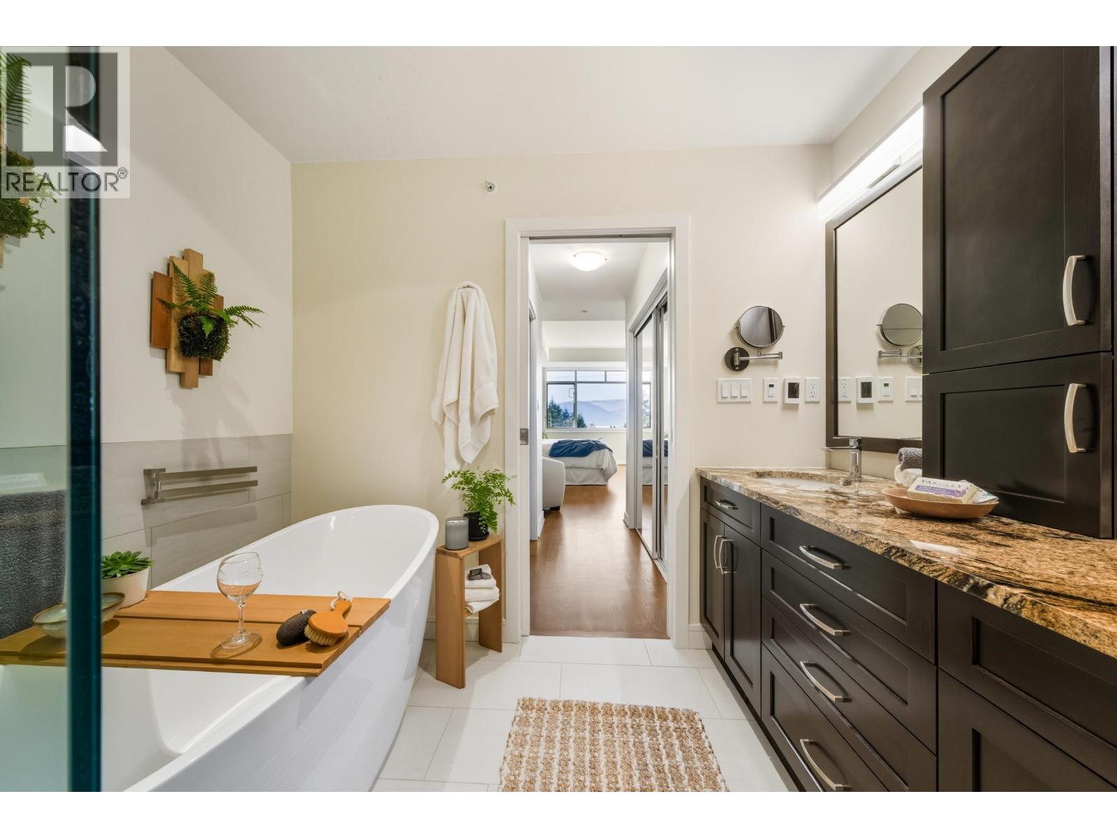 8519 SEASCAPE DRIVE, West Vancouver