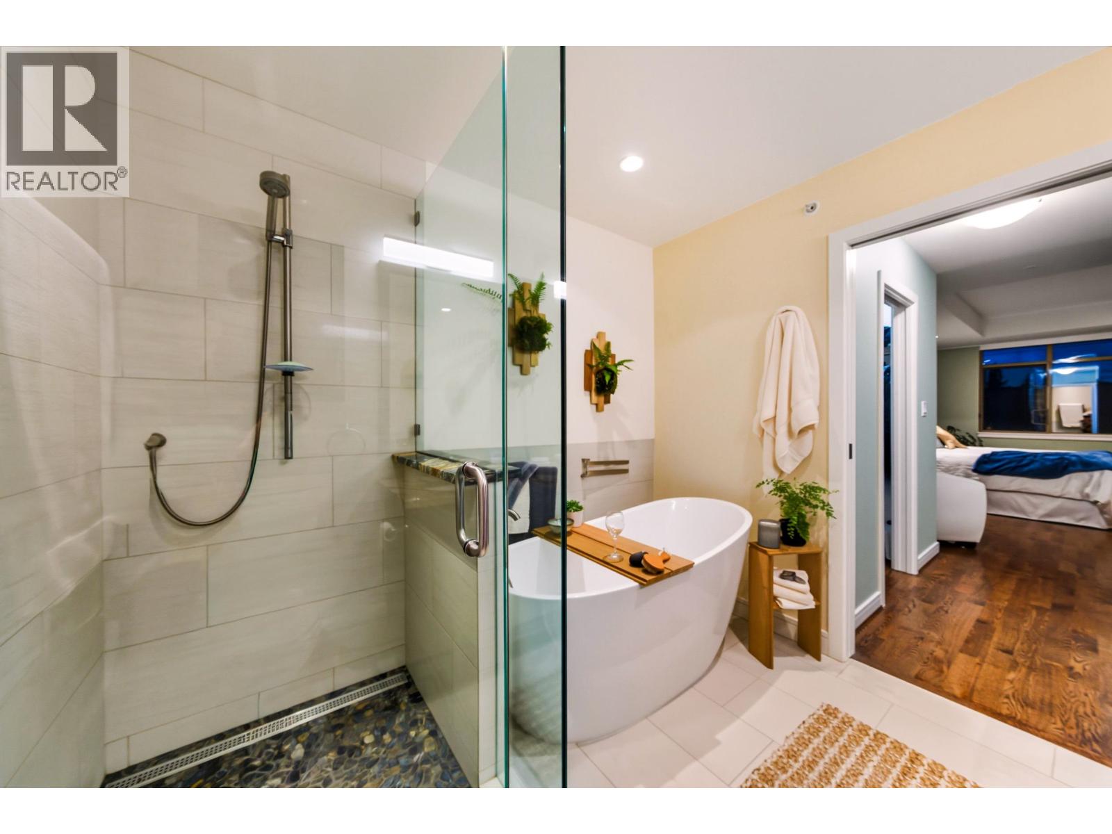 8519 SEASCAPE DRIVE, West Vancouver