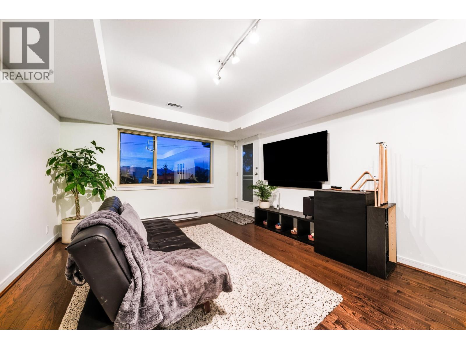 8519 SEASCAPE DRIVE, West Vancouver