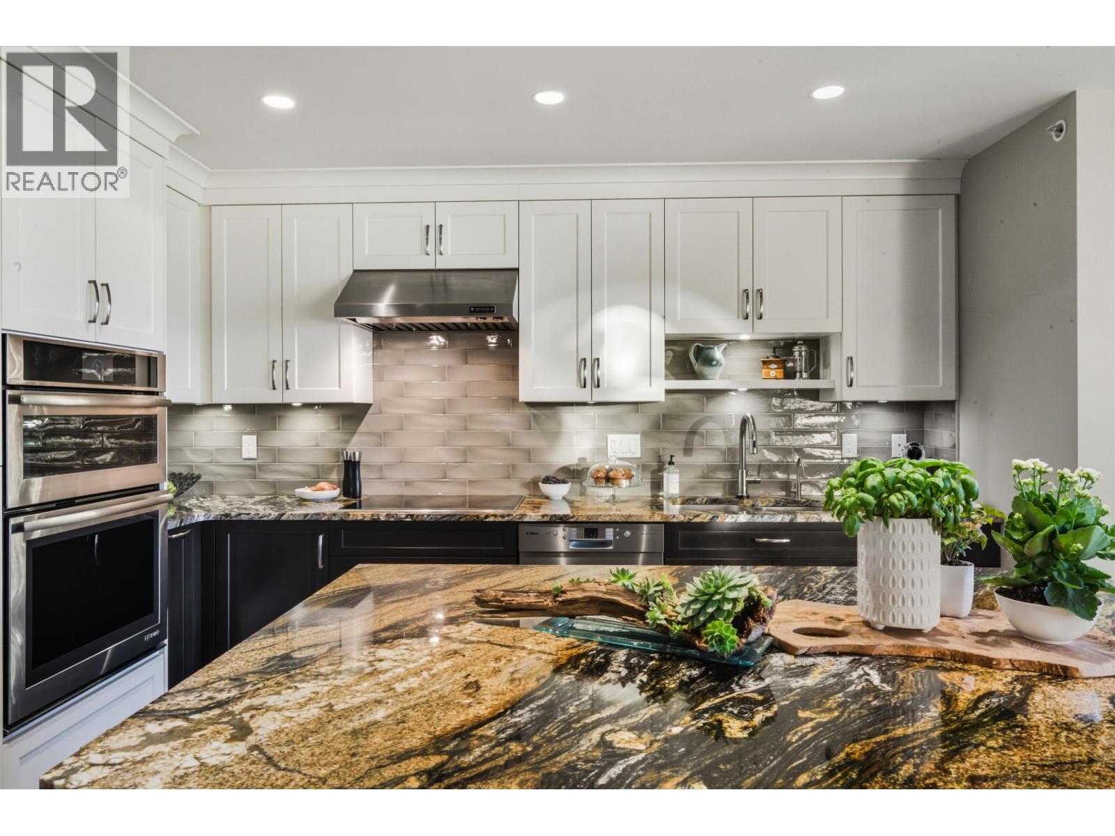 8519 SEASCAPE DRIVE, West Vancouver