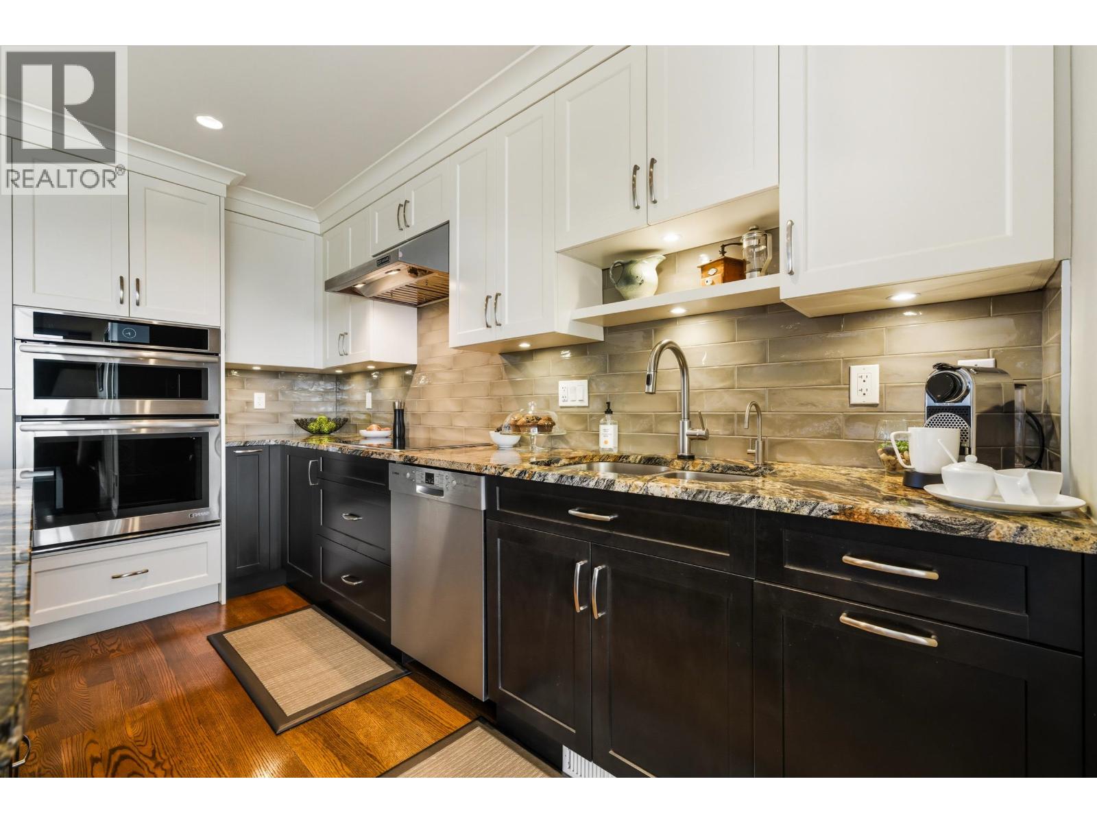 8519 SEASCAPE DRIVE, West Vancouver