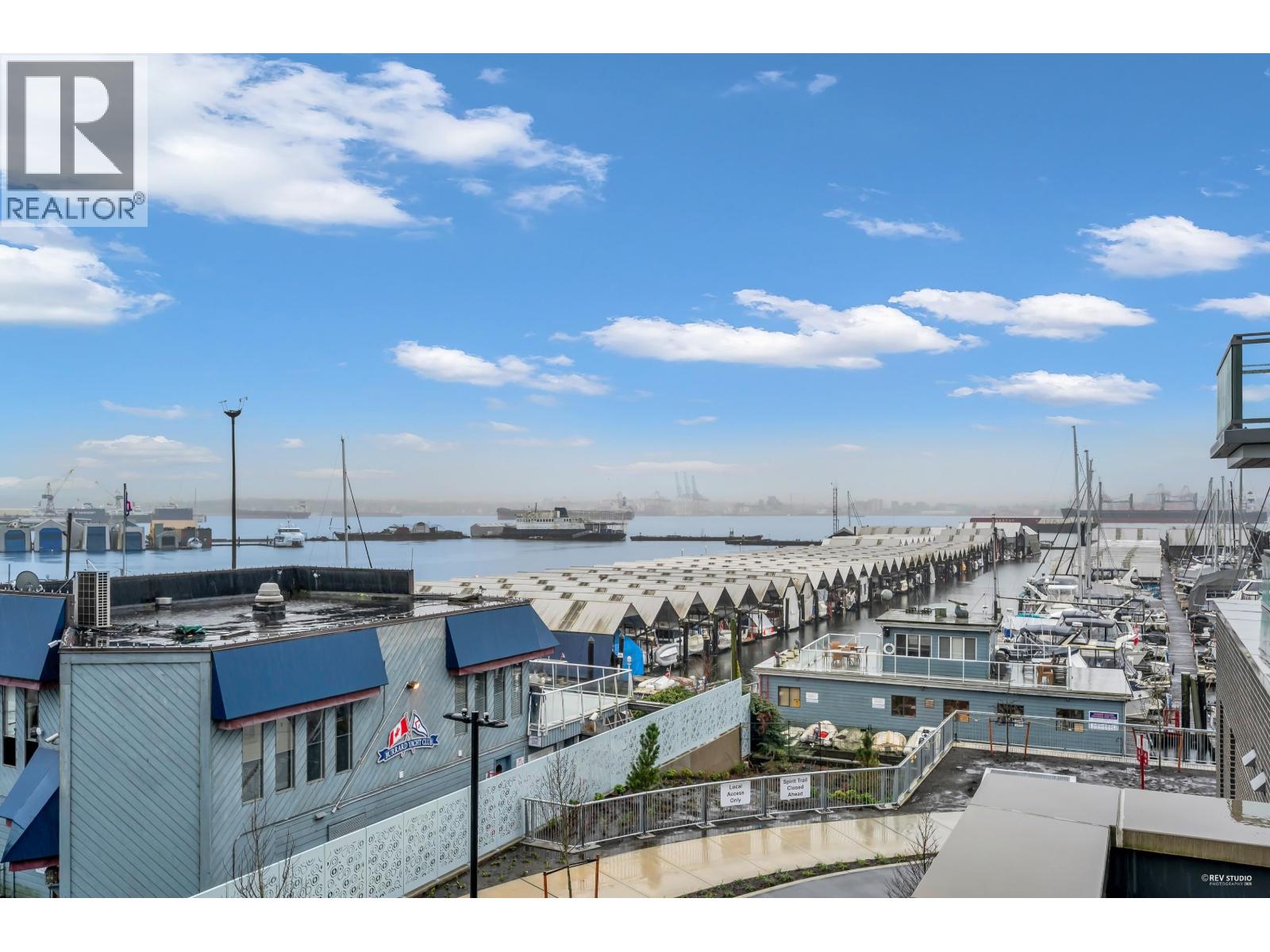 320 755 HARBOURSIDE DRIVE, North Vancouver