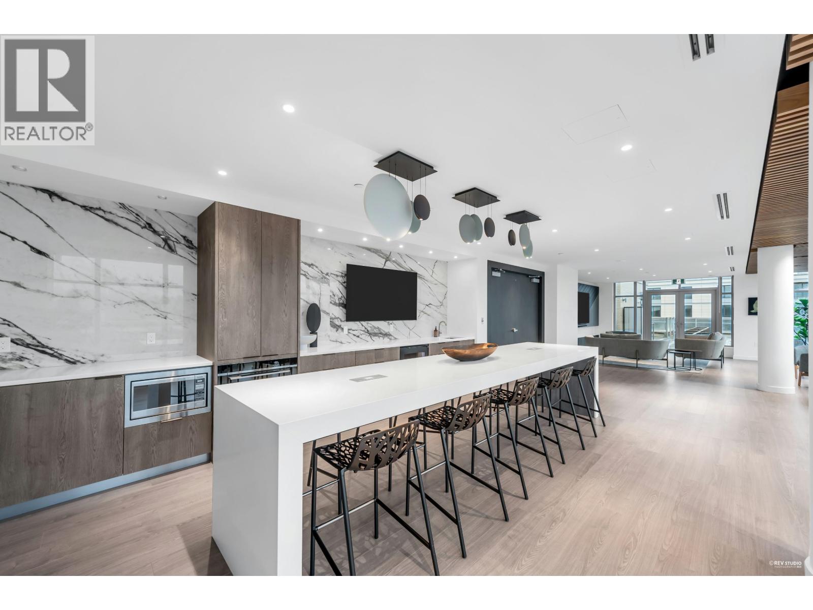 320 755 HARBOURSIDE DRIVE, North Vancouver