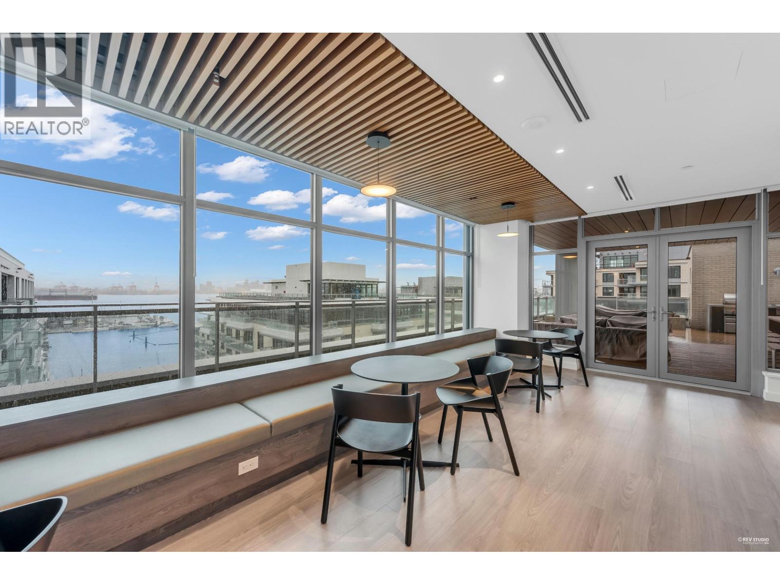 320 755 HARBOURSIDE DRIVE, North Vancouver