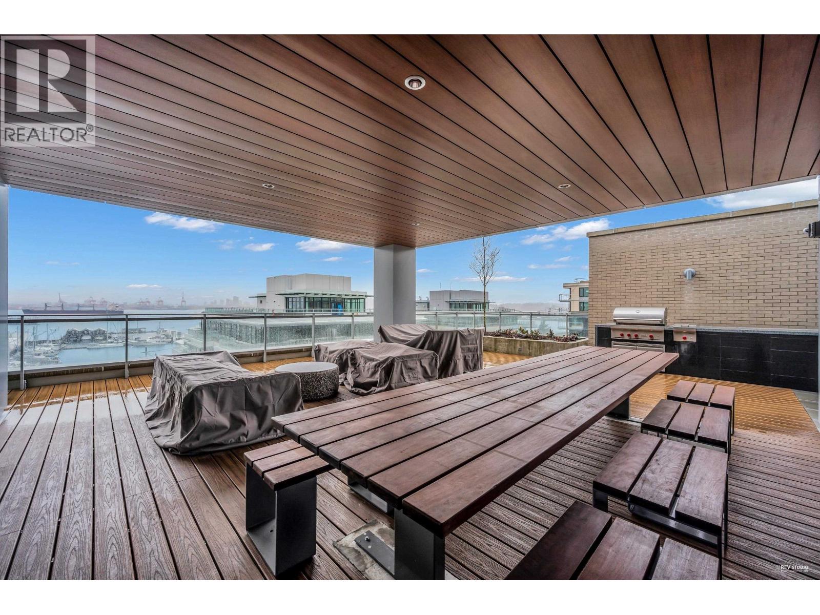 320 755 HARBOURSIDE DRIVE, North Vancouver