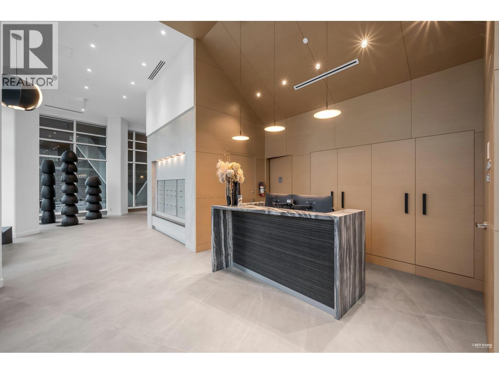 320 755 HARBOURSIDE DRIVE, North Vancouver