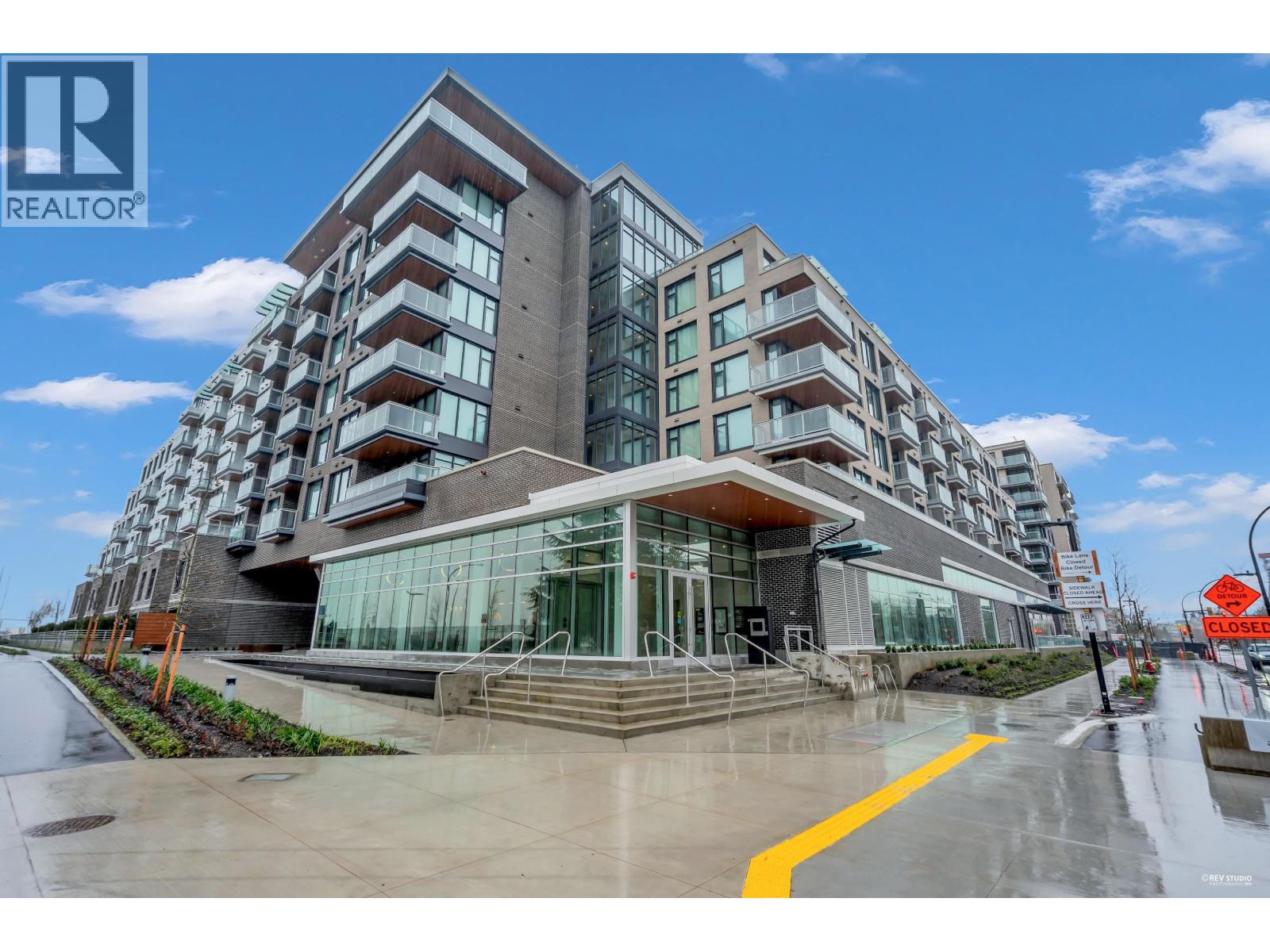 320 755 HARBOURSIDE DRIVE, North Vancouver